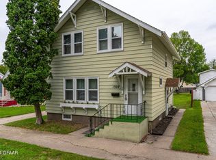 1327 Walnut St, Grand Forks, ND 58201