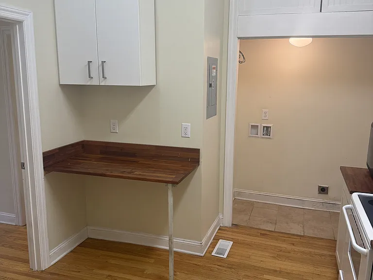 912 Oak St #1 — Photo 7