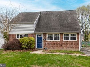 2363 Chipmunk Ln, Secane, PA 19018
