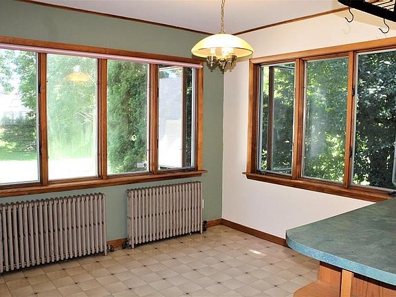 3rd image of 306 E Wall St