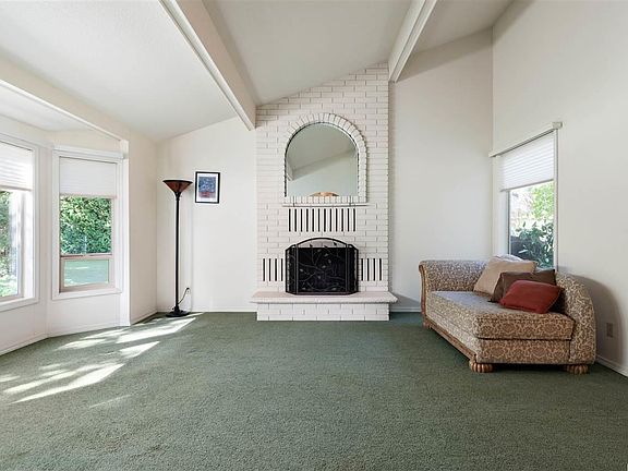 5th image of 220 Orchard Way