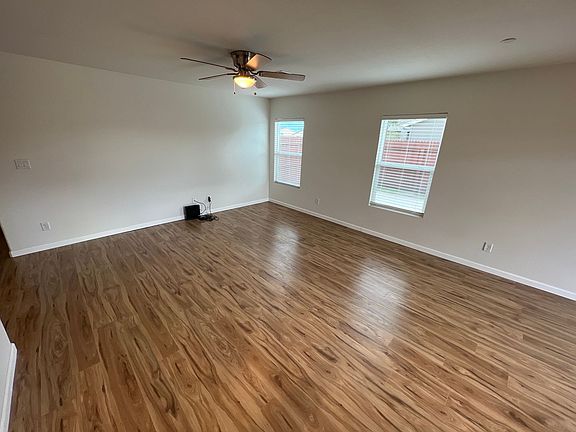 4th image of 1439 San Francisco St