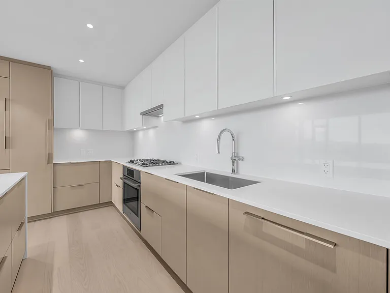 128 W 15th St #2101 — Photo 16