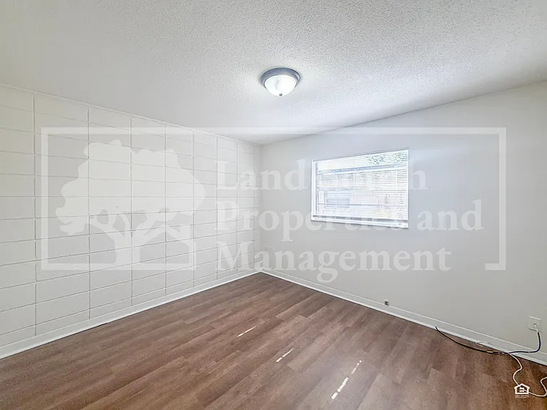 929 Lexington St — Photo 8