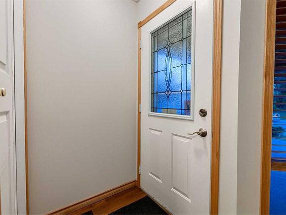2nd image of 380 Shawcliffe Cir SW