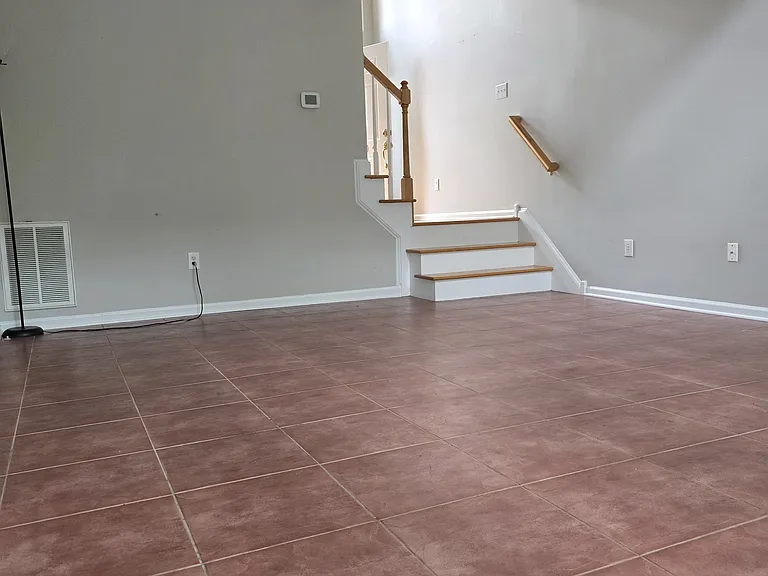7504 Riverside Ct — Photo 10