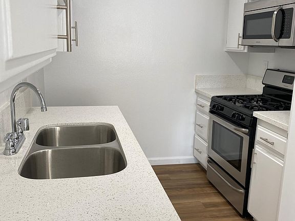 4th image of 2475 Corinth Ave APT 105