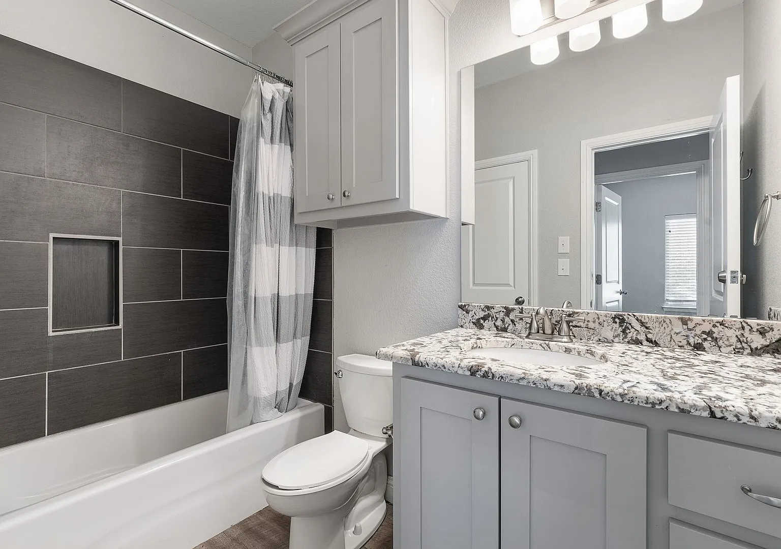 ** Move In 2026 $7200 * Move In 2027 $7800 ** 6 Bed 4 Bath Home, 5 Minute Walk To Tcu — Photo 3