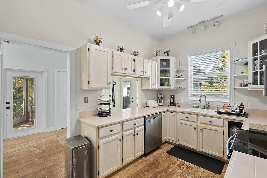 Building Photo - 6789 S Indian River Dr