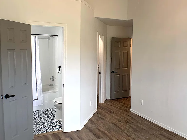 102 N 27th St — Photo 15