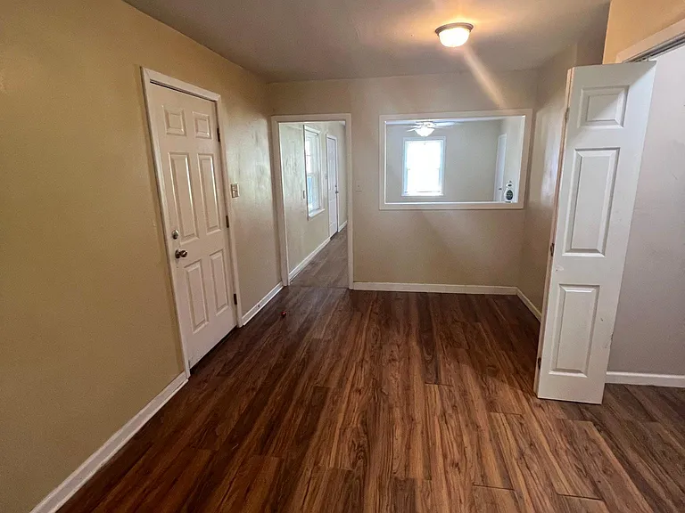 1002 E River Ave — Photo 8