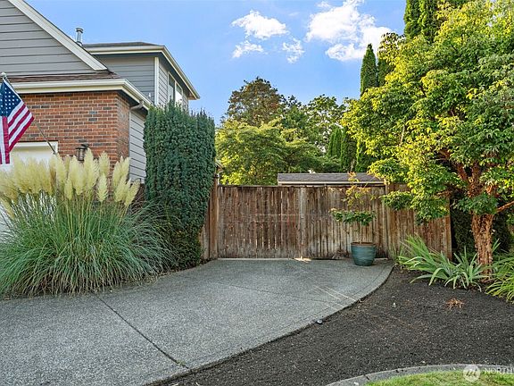 3rd image of 1702 109th Avenue Ct E