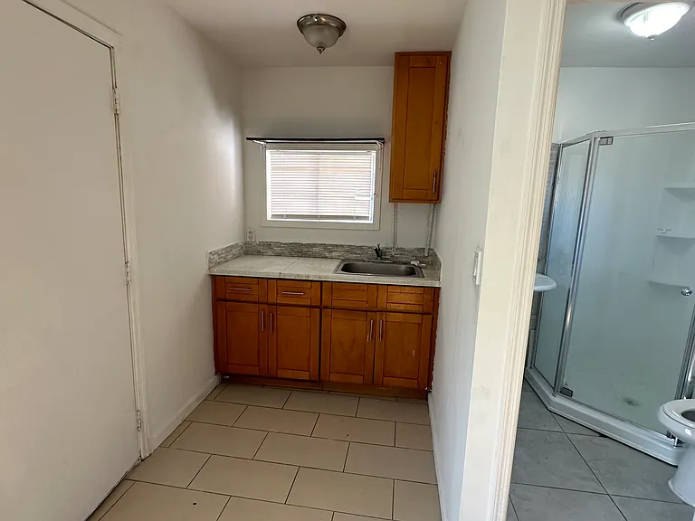 524 Sycamore Ave — Photo 2