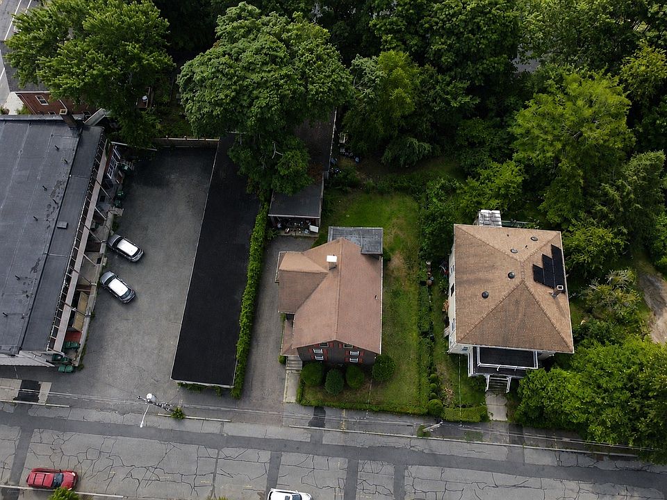 2nd image of 233 Arlington St