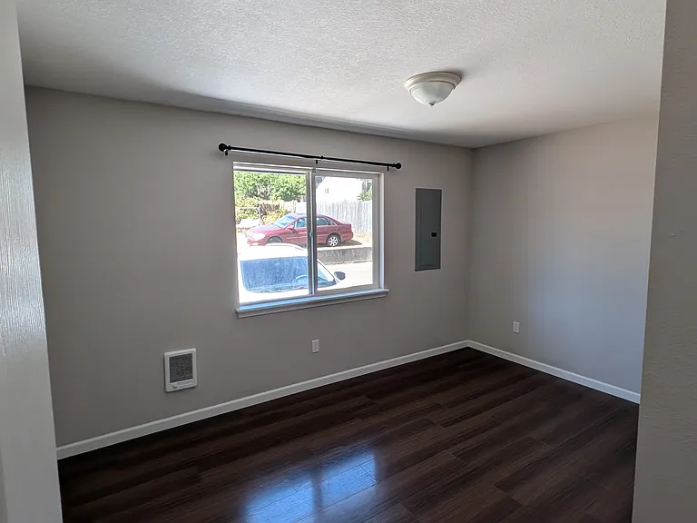 2812 Hemlock St — Photo 11