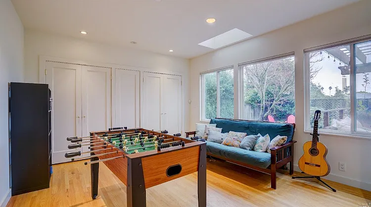 Large Bonus Room