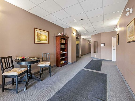 5th image of 203-132 1st Ave NW #203