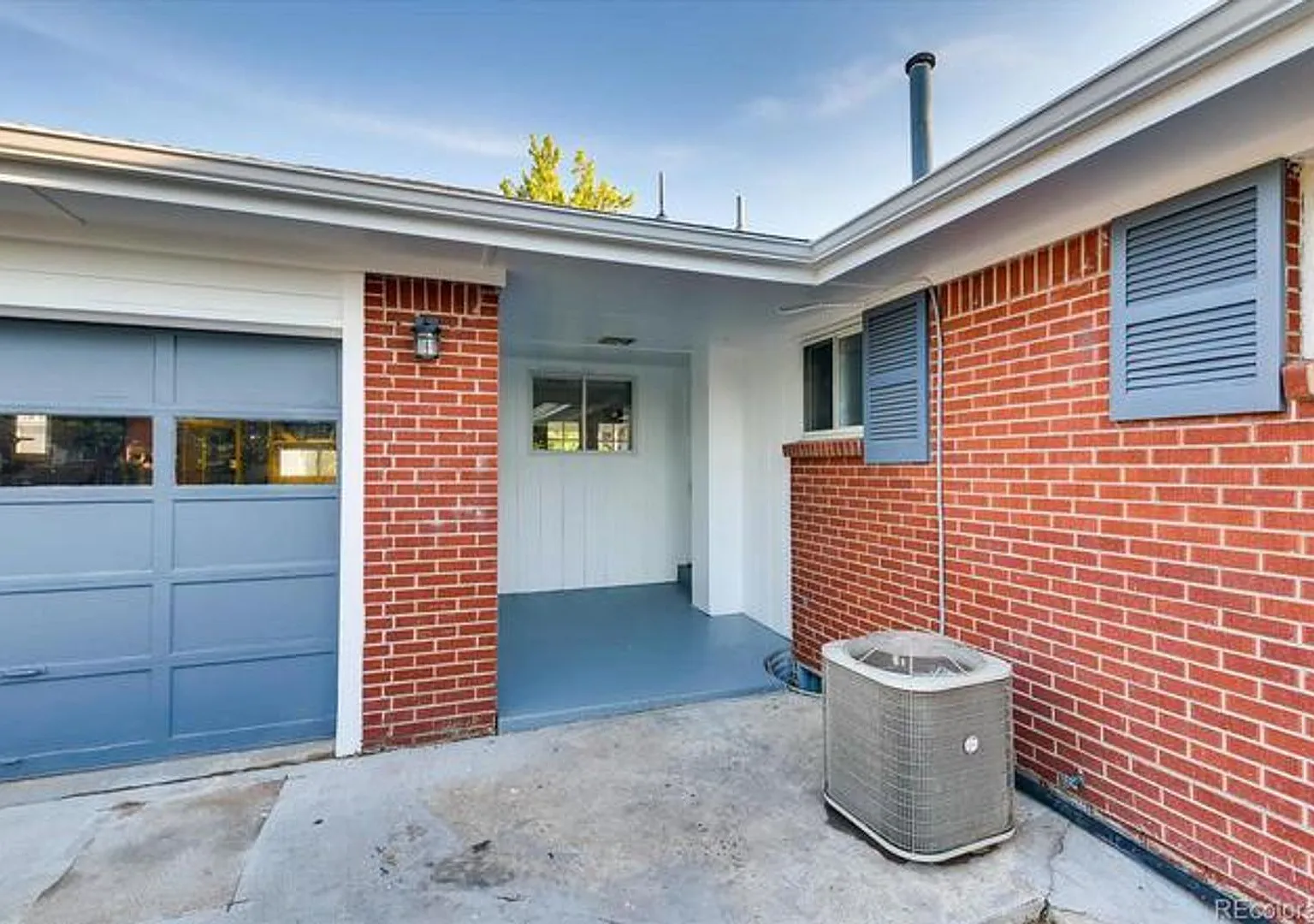 Coming Soon! 5BR/2BA | Newly Renovated Single Family Home | 1-Car Garage Parking | Fenced yard! — Photo 2