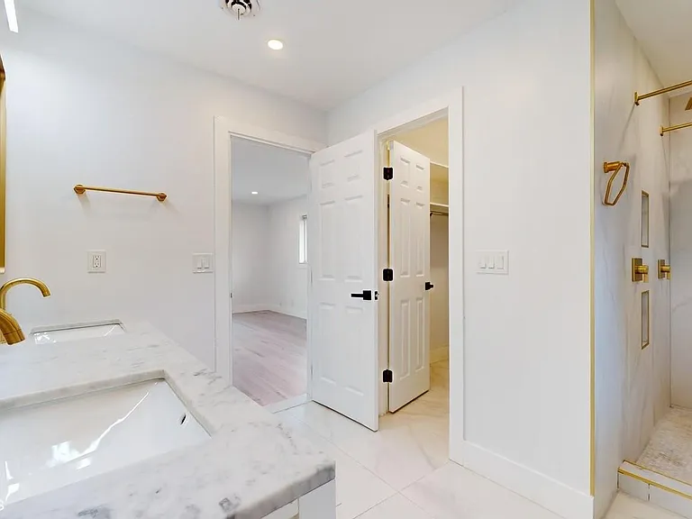4761 NE 28th Ave — Photo 27