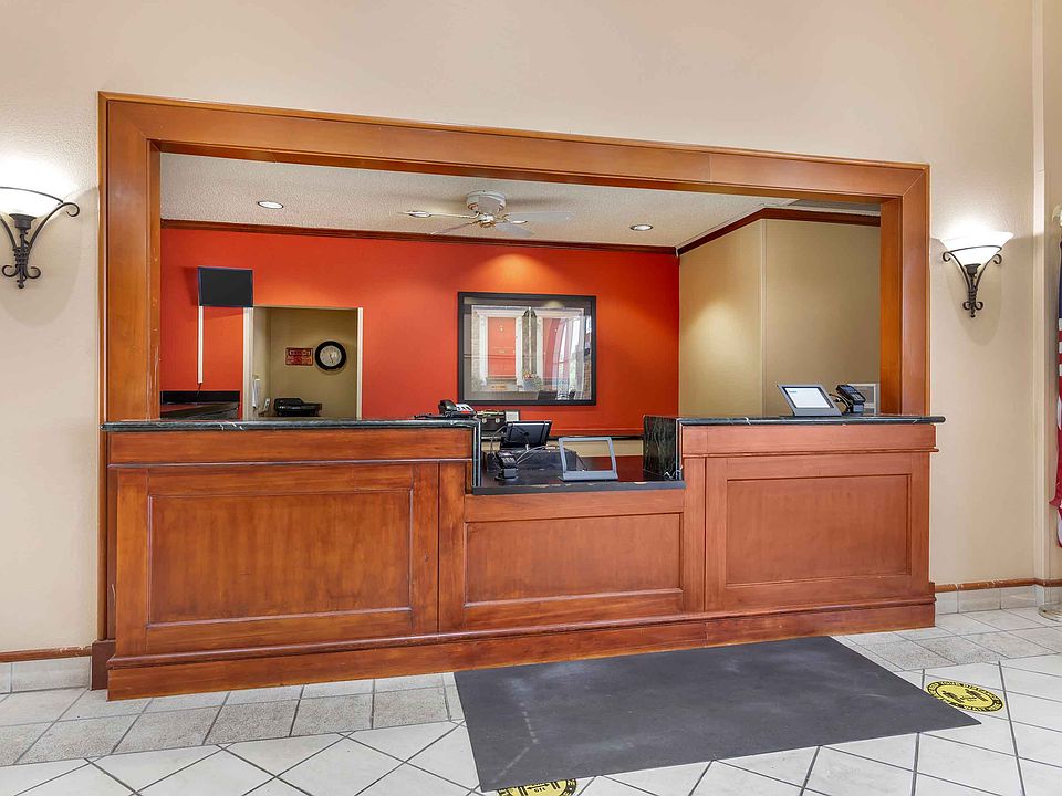 Lobby and Guest Check-in