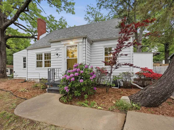 2759 SW Burlingame Rd, Topeka, KS 66611