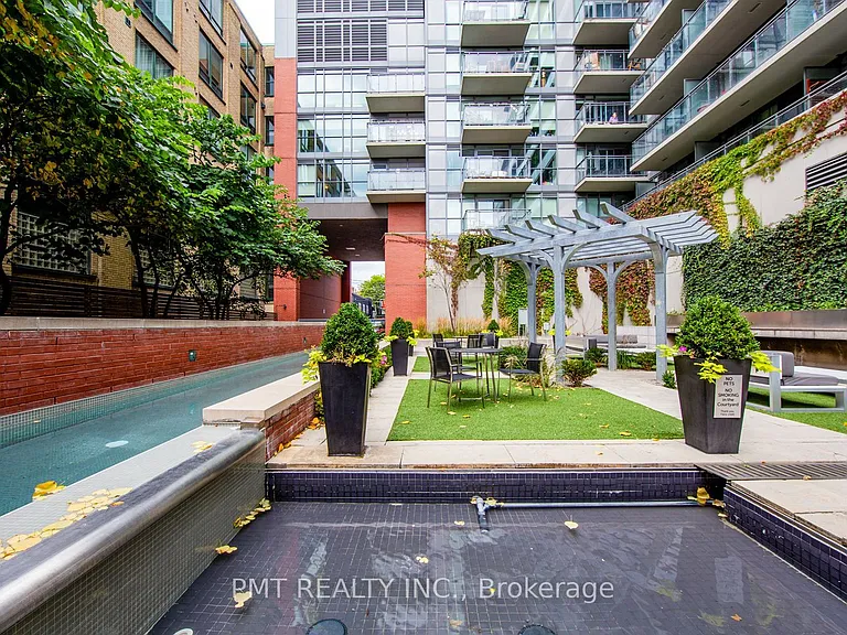 775 King St W #514 — Photo 24