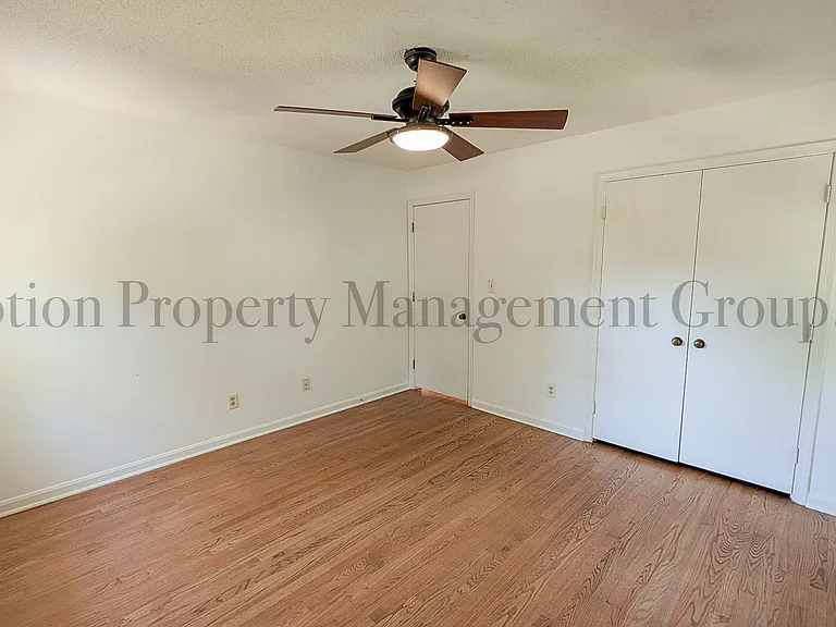 2400 Lawrence Dr — Photo 8