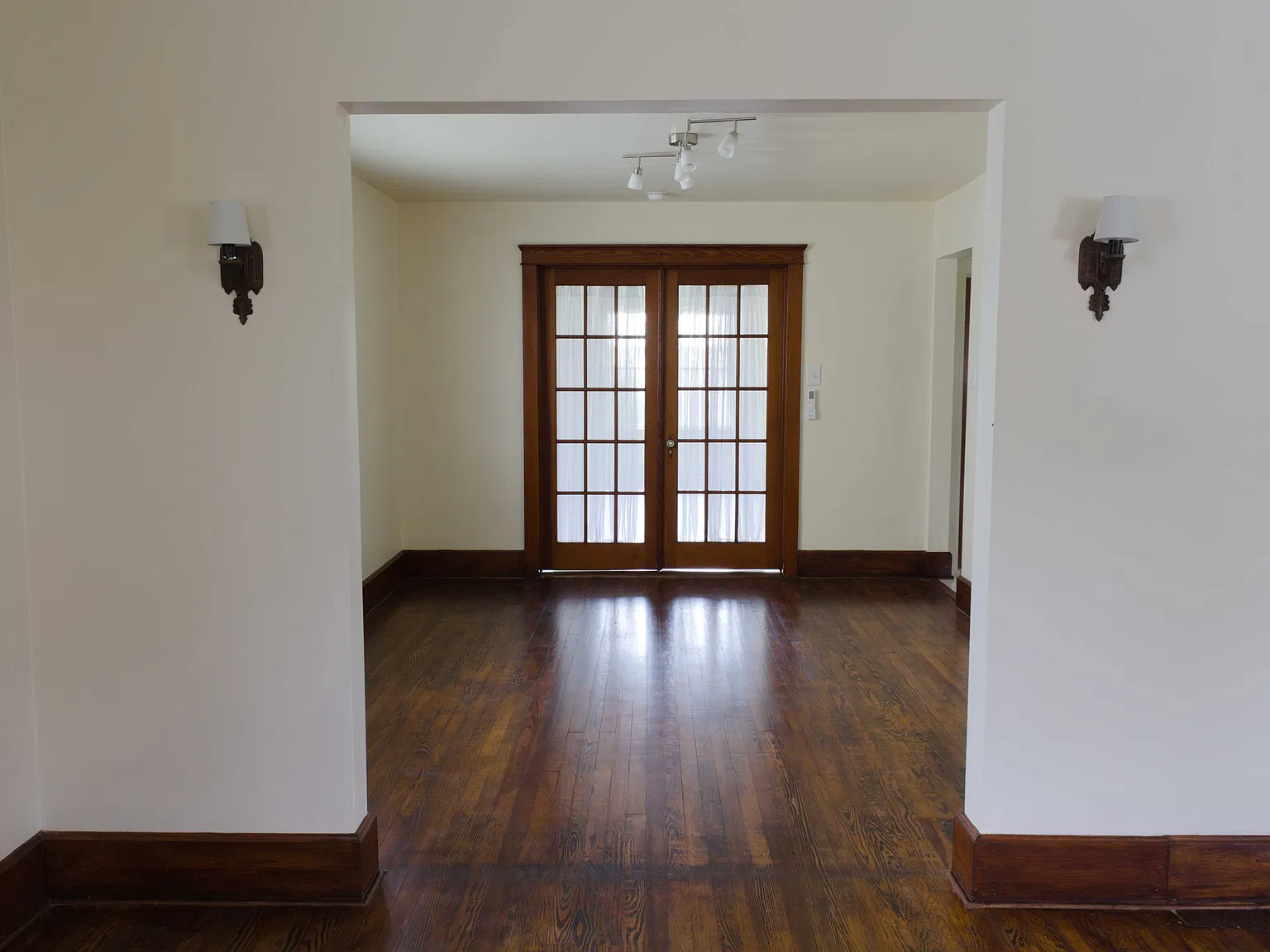 1 bed, 900 sqft, $1,075 — Photo 4