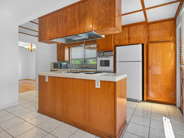 122 E Linda Vista Ave — Photo 10