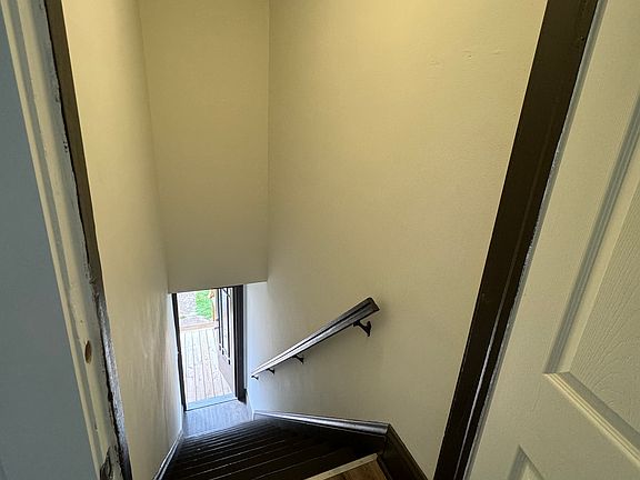 3rd image of 10907 Plymouth Ave #2