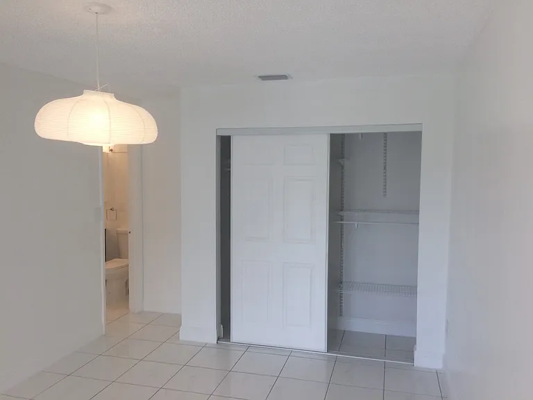 820 N Franklin Ave #I — Photo 3