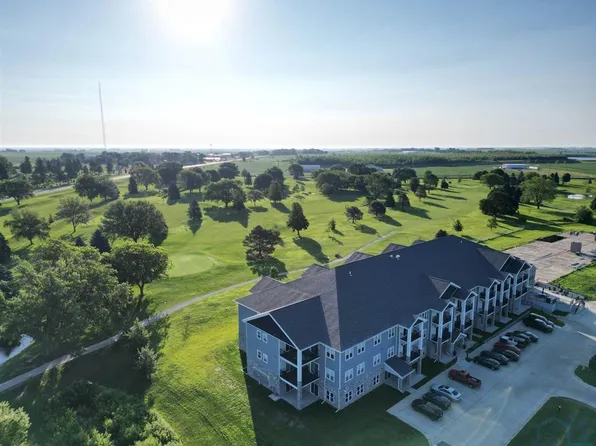 201 Sunrise Park Rd #202, Storm Lake, IA 50588