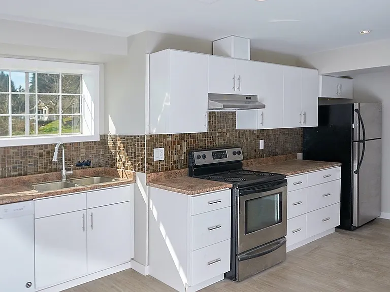 120 Jacobs Rd — Photo 1