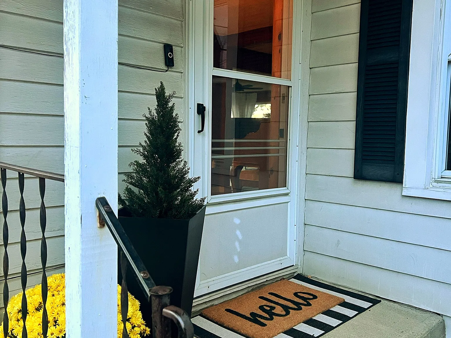 3 bed, 2200 sqft, $2,500 — Photo 2