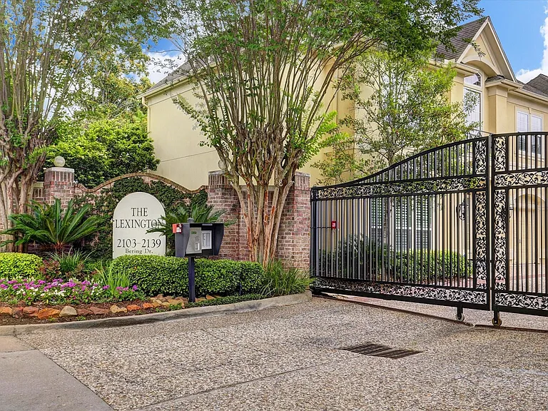 2125 Bering Dr #2125 — Photo 2