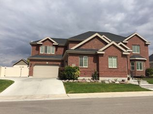 1212 W Groves View Dr, South Jordan, UT 84095