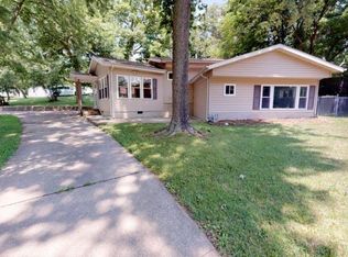 1004 E Lake Shore Dr, Decatur, IL 62521