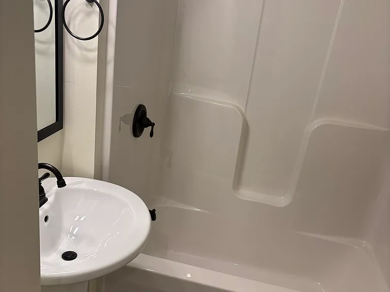 1810 Chatham Dr — Photo 15