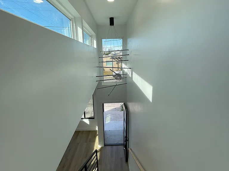 3231 Myrtle Ave — Photo 10