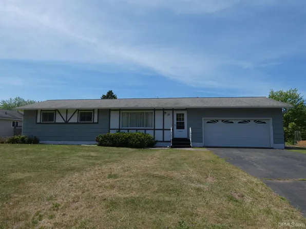 16 Hemlock St, Carp Lake Township, MI 49971