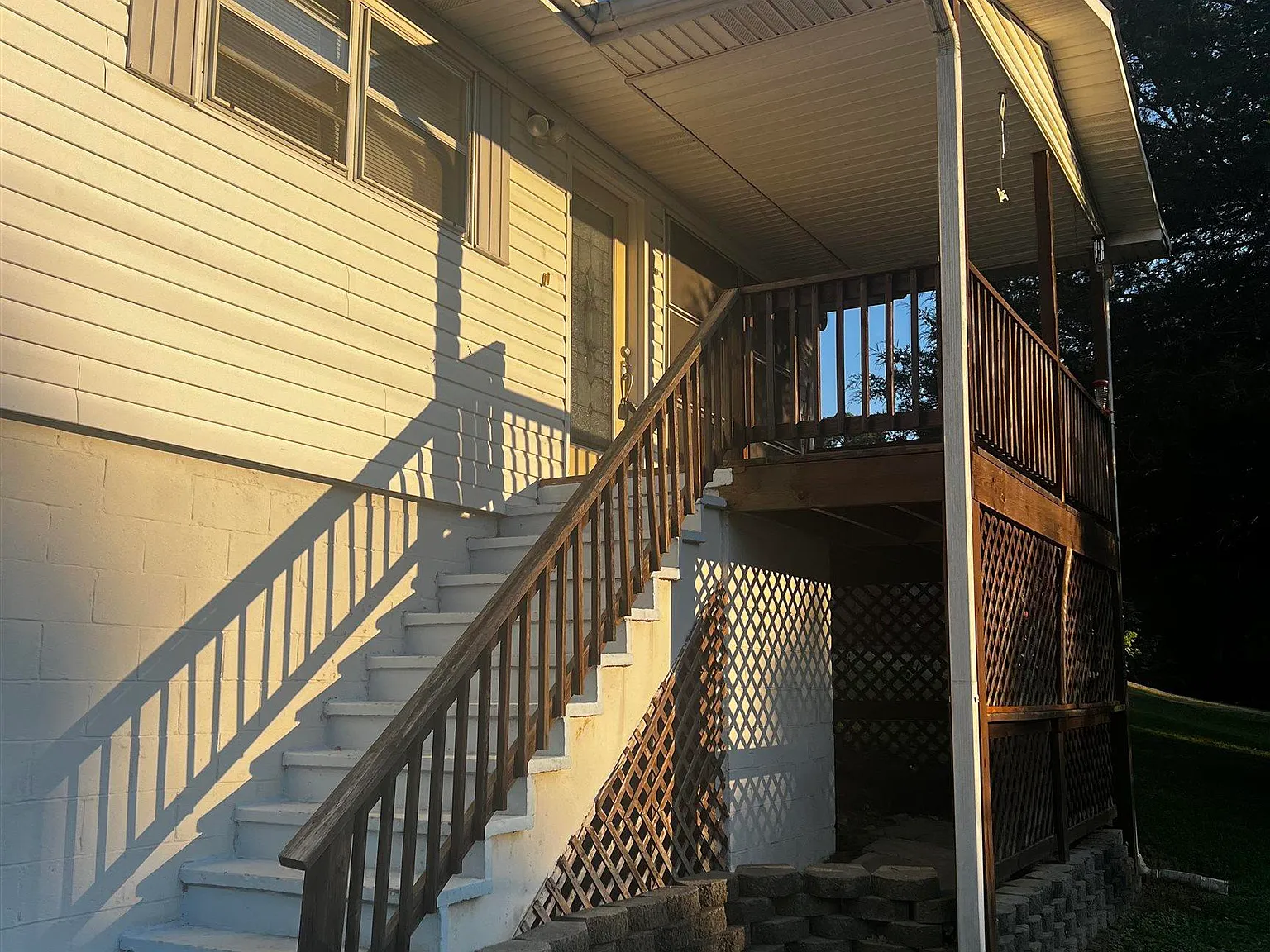 3 bed, 1.0 bath, 936 sqft, $1,400 — Photo 2