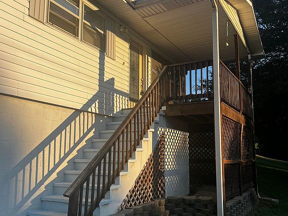 2nd image of 505 Park Ln