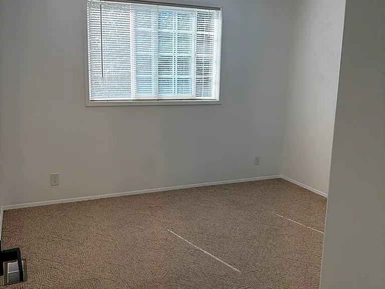 Upstairs bedroom (3 of 3 bedrooms upstairs)
