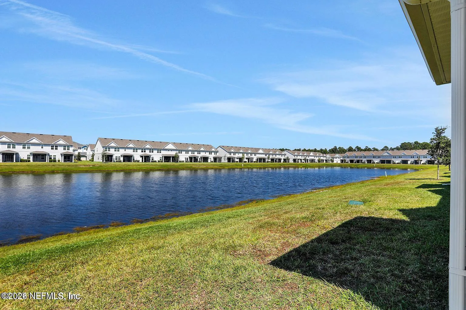 3 bed, 2.5 bath, 1700 sqft, $2,300 — Photo 3