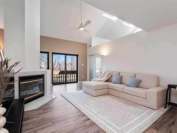 3rd image of 2614 Leona Ln
