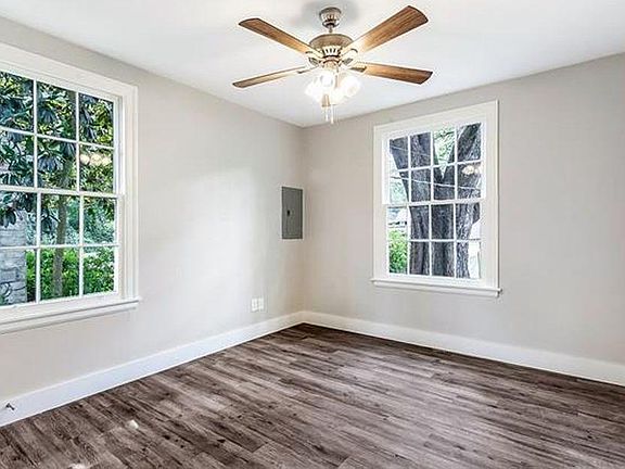 3rd image of 1009 W Charles St