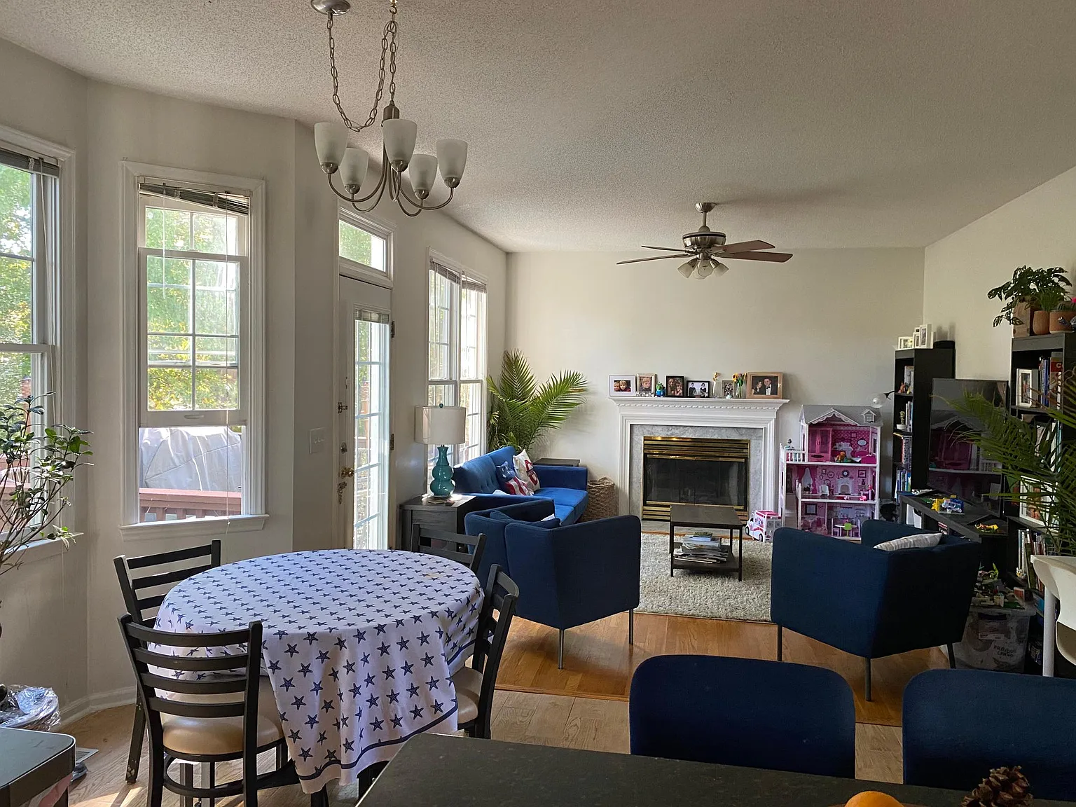 4 bed, 2.5 bath, 2280 sqft, $2,990 — Photo 2
