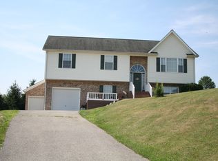1006 Red Fox Ln, Pulaski, VA 24301
