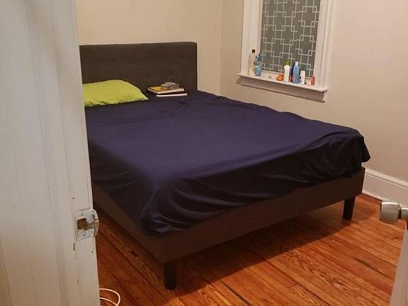 4th image of 212 Mallory Ave #11