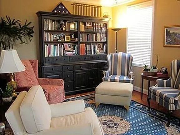 4th image of 100 Taylors Hill Dr